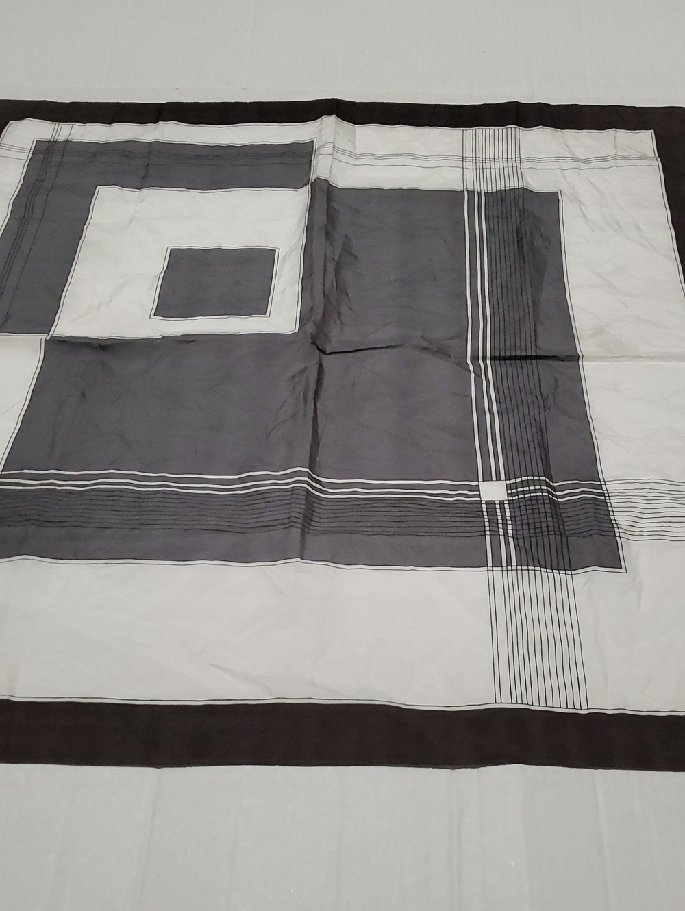VTG Boselli Trevira Made in Italy Gray White Geometric Modest Scarf 26.5 x 26.5